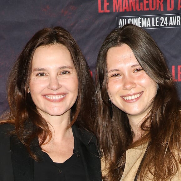 Virginie Ledoyen avec sa fille Lila Saint-Calbre - Avant-première du film "Le mangeur d'âmes" au cinéma Max Linder à Paris le 16 avril 2024. © Coadic Guirec / Bestimage