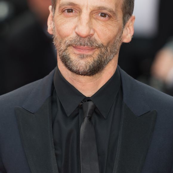 Depuis, les deux hommes ne se parlent plus.
Mathieu Kassovitz arrivant sur le tapis rouge de la projection de 'Les Misérables' qui s'est tenue au Palais des Festivals à Cannes, en France, le 15 mai 2019 dans le cadre du 72e Festival de Cannes. Photo par Nicolas Genin/ABACAPRESS.COM