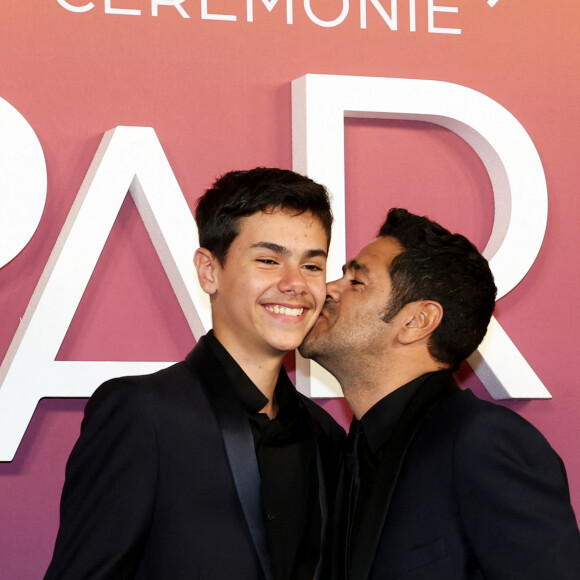 amel Debbouze et son fils Léon - Photocall des lauréats (press room) lors de la 49ème édition de la cérémonie des César à l'Olympia à Paris le 23 février 2024 © Dominique Jacovides / Olivier Borde / Bestimage 