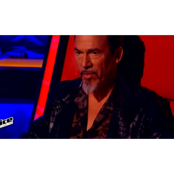 Le candidat Orange doit donc une fière chandelle à Florent Pagny qui avait également évoqué le chanteur lors d'une récente interview sur "Télé Loisirs"
Florent Pagny dans The Voice, samedi 16 avril 2016 sur TF1