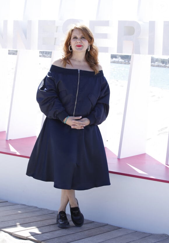 Par le passé, Ariane Séguillon a souffert de boulimie
Ariane Seguillon (Demain nous appartient) lors du photocall de 'CanneSeries ' Saison 6 au Palais des Festivals de Cannes le 15 Avril 2023. © Denis Guignebourg/Bestimage  Demain Nous Appartient Photocall during the 6th Canneseries International Festival : Day Two on April 15, 2023 in Cannes, France.