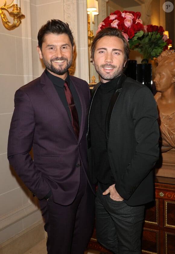 Il a ensuite présenté l'émission comme si de rien n'était
Christophe Beaugrand et son mari Ghislain Gerin - 46ème édition du Gala "Best Awards" à l'hôtel Georges V à Paris le 11 décembre 2023.  © Coadic Guirec / Bestimage