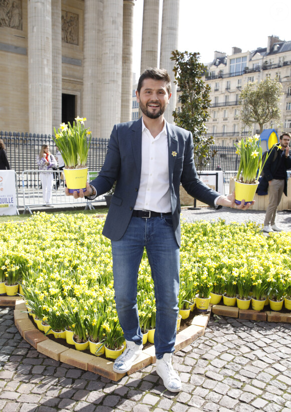 Christophe Beaugrand - Les célébrités participent au lancement de l'opération "Une jonquille contre le Cancer" sur la place du Panthéon à Paris, le 16 mars 2023. © Denis Guignebourg / Bestimage 