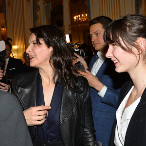 Juliette Binoche et sa fille Hannah Magimel - Juliette Binoche reçoit le "French Cinema Award Unifrance" au Ministère de la Culture à Paris, le 19 janvier 2018. © Veeren/Bestimage 