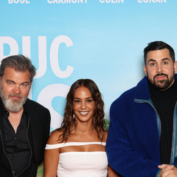 Clovis Cornillac, Alice Belaidi et Artus assistent à l'avant-première du film 'Un P'tit Truc En Plus' à l'Ugc Normandie le 25 avril 2024 à Paris, France. Photo par Nasser Berzane/ABACAPRESS.COM