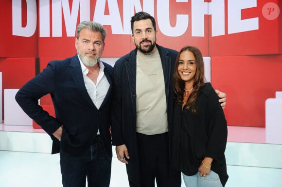 Exclusif - Clovis Cornillac, Artus et Alice Belaidi - Enregistrement de l'émission "Vivement dimanche" au studio Gabriel à Paris, le 17 avril 2024, présentée par M.Drucker, et diffusée le 28 avril 2024 sur France 3. © Guillaume Gaffiot / Bestimage  No web pour la Belgique et la Suisse 