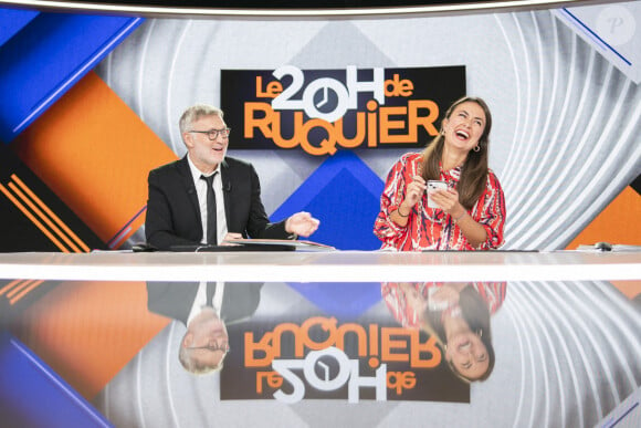 Laurent Ruquier et Julie Hammett pendant le "20h de Ruquier" sur BFMTV à Paris, France le 27 septembre 2023. Photo par Eliot Blondet/ABACAPRESS.COM