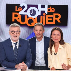 Laurent Ruquier, Marc-Olivier Fogiel et Julie Hammett avant la nouvelle émission "Le 20h de Ruquier" sur BFMTV à Paris, France le 25 septembre 2023. Photo par Jerome Dominé/ABACAPRESS.COM