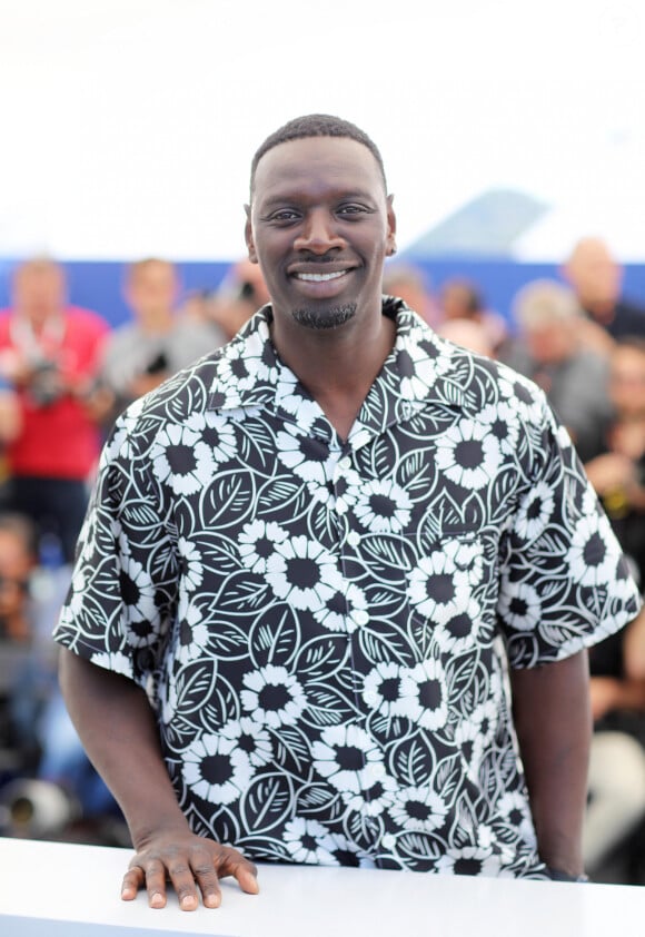 Star nationale et internationale, il est sur tous les fronts avec la sortie de son livre "Viens on se parle"
Omar Sy au photocall de "Tirailleurs" lors du 75ème Festival International du Film de Cannes, le 19 mai 2022. © Dominique Jacovides/Bestimage