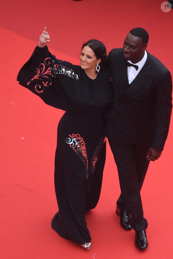 On l'attend de pied ferme dans les salles de projections cannoises et sur le tapis rouge avec sa bien-aimée Hélène
Omar Sy et sa femme Hélène - Montée des marches du film « Top Gun : Maverick » lors du 75ème Festival International du Film de Cannes. Le 18 mai 2022 © Giancarlo Gorassini / Bestimage