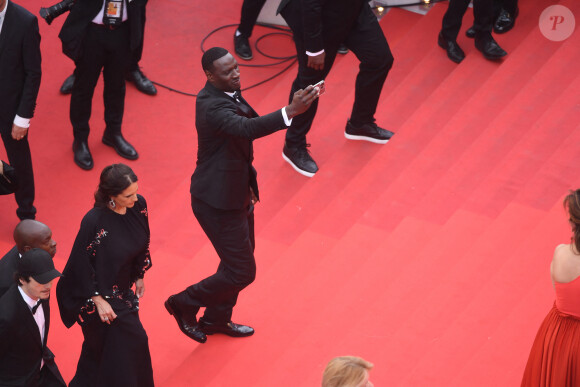 Omar Sy et sa femme Hélène - Montée des marches du film « Top Gun : Maverick » lors du 75ème Festival International du Film de Cannes. Le 18 mai 2022 © Giancarlo Gorassini / Bestimage