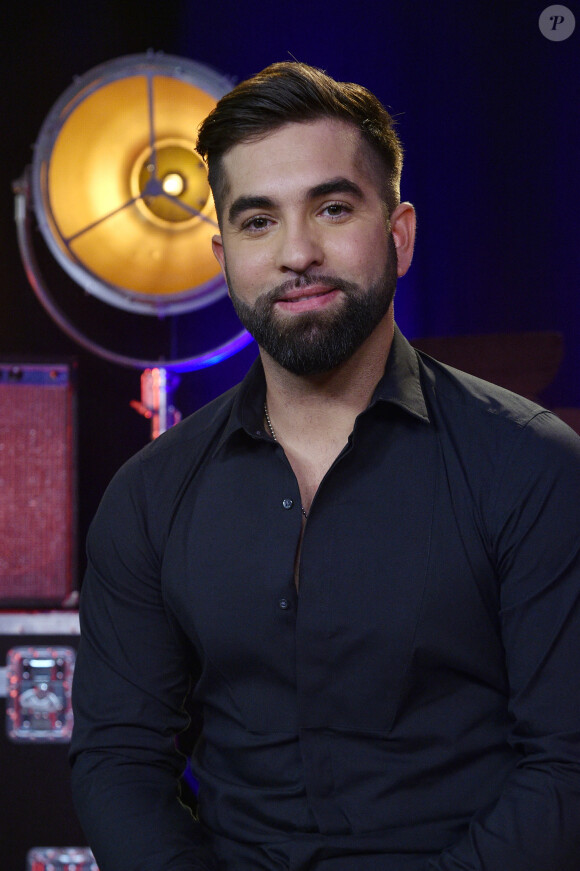 Exclusif - Kendji Girac - Backstage - Enregistrement de l'émission "300 Choeurs chantent pour les fêtes", diffusée le 22 décembre à 21h05 sur France 3. Pour cette nouvelle grande soirée musicale, France 3 donne une nouvelle fois carte blanche à V.Niclo pour réunir ses amis artistes autour des plus beaux chœurs français. Ensemble, ils reprendront de nombreuses chansons festives dans des versions inédites et quelques-uns des plus beaux chants de Noël. Pour l’occasion, plusieurs générations d’artistes offriront des prestations exceptionnelles en solo ou en duo avec V.Niclo et les chœurs de l’émission. Un show inédit sous le signe du partage et de la convivialité pour profiter en famille des fêtes de fin d’année…