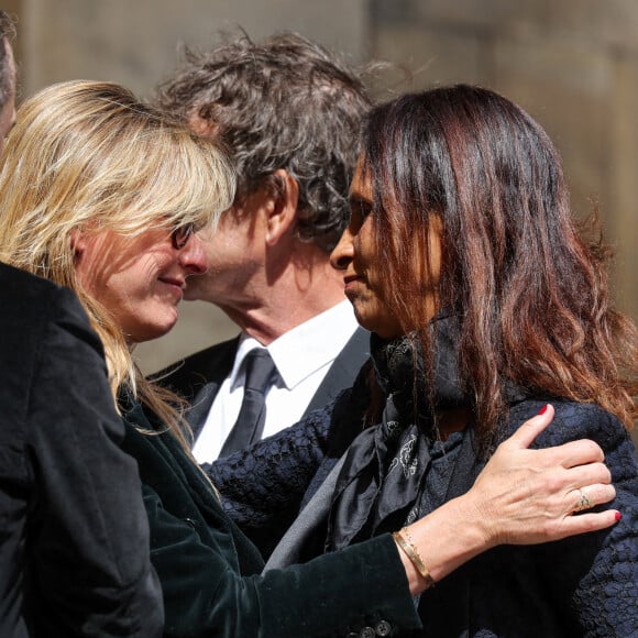 Sarah Poniatowski (Lavoine) et Karine Silla - Arrivées aux obsèques du prince Jean-Stanislas Poniatowski en l'Eglise polonaise à Paris, France, le 29 avril 2024. © Jacovides-Moreau/Bestimage