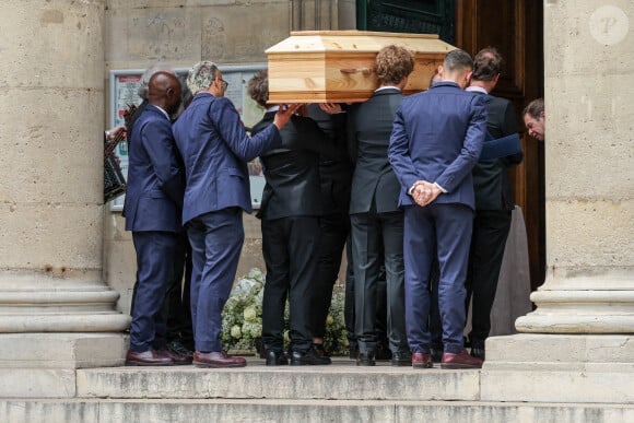 Cercueil du défunt - Arrivées aux obsèques du prince Jean-Stanislas Poniatowski en l'Eglise polonaise à Paris, France, le 29 avril 2024. © Jacovides-Moreau/Bestimage