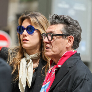 Il s'agit du père de Sarah Poniatowski, l'ancienne femme de Marc Lavoine

Yasmine Lavoine et son père Marc Lavoine - Arrivées aux obsèques du prince Jean-Stanislas Poniatowski en l'Eglise polonaise à Paris, France. © Jacovides-Moreau/Bestimage