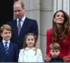 Comment se sentent les enfants de Kate Middleton et du prince William ?
Le prince William, duc de Cambridge, Catherine Kate Middleton, duchesse de Cambridge et leurs enfants le prince George, la princesse Charlotte et le prince Louis - La famille royale au balcon du palais de Buckingham lors de la parade de clôture de festivités du jubilé de la reine à Londres. 