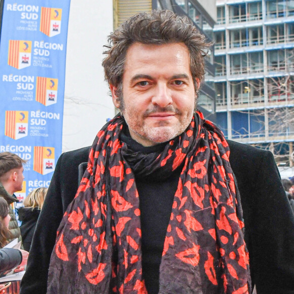 Si Matthieu Chedid est très connu, la mère de Billie l'est beaucoup moins.
Le chanteur M à l'avant-première du film "Asterix et Obelix: L'Empire du Milieu" au cinéma Pathé La Joliette à Marseille, France.