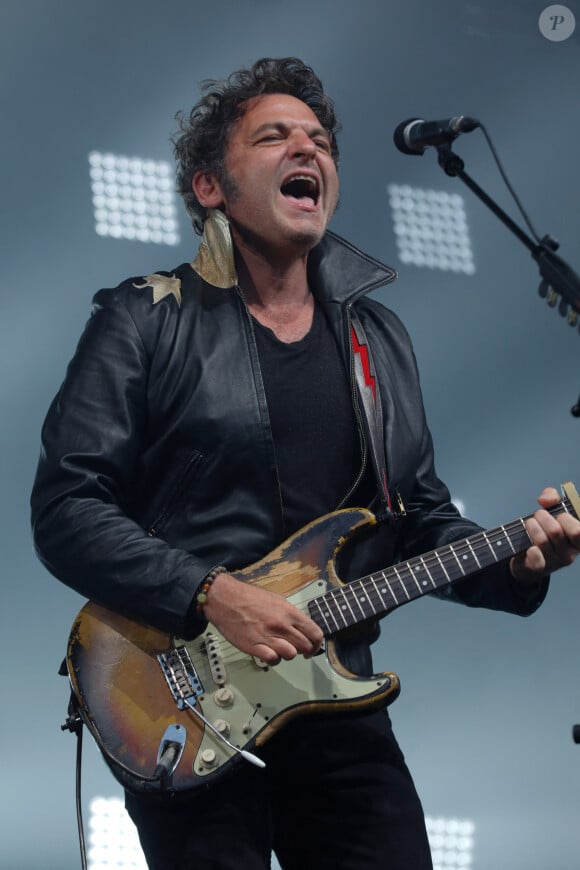 Le chanteur M lors de l'Édition Spéciale pour les soignants du festival Solidays 2021 à l'hippodrome Paris Longchamp, le 4 juillet 2021. © Christophe Clovis/Bestimage