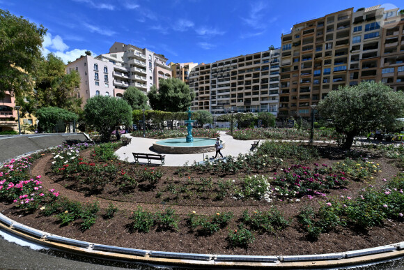 Le prince Albert II de Monaco et la princesse Caroline de Hanovre ont célébré les 40 ans d'existence de la Roseraie Princesse Grace, le 3 mai 2024, à Monaco. Créé en 1984 et rénové en 2014, ce jardin odorant est un hommage du Prince Rainier III à son épouse. Installé non loin du chapiteau de Fontvieille. Les 5000m² de cette roseraie, permettent de découvrir plus de 315 variétés de rosiers représentant 6000 pieds de rosiers, répartis en 7 thèmes. Toutes les opérations d'entretien ainsi que les animations proposées tout au long de l'année ont permis d'obtenir la labellisation Espace Végétal Ecologique (EVE) " ECOCERT " pour ce site. © Bruno Bebert / Bestimage 