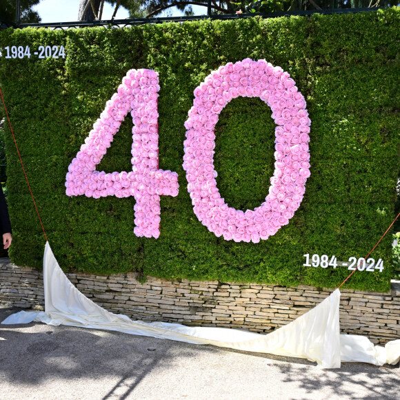 Le prince Albert II de Monaco et la princesse Caroline de Hanovre ont célébré les 40 ans d'existence de la Roseraie Princesse Grace, le 3 mai 2024, à Monaco. Créé en 1984 et rénové en 2014, ce jardin odorant est un hommage du Prince Rainier III à son épouse. Installé non loin du chapiteau de Fontvieille. Les 5000m² de cette roseraie, permettent de découvrir plus de 315 variétés de rosiers représentant 6000 pieds de rosiers, répartis en 7 thèmes. Toutes les opérations d'entretien ainsi que les animations proposées tout au long de l'année ont permis d'obtenir la labellisation Espace Végétal Ecologique (EVE) " ECOCERT " pour ce site. © Bruno Bebert / Bestimage 