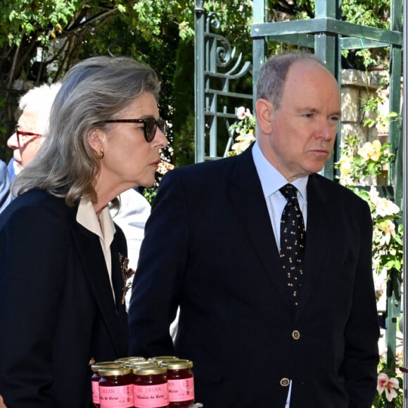 Le prince Albert II de Monaco et la princesse Caroline de Hanovre ont célébré les 40 ans d'existence de la Roseraie Princesse Grace, à Monaco. Créé en 1984 et rénové en 2014, ce jardin odorant est un hommage du Prince Rainier III à son épouse. Installé non loin du chapiteau de Fontvieille. Les 5000m² de cette roseraie, permettent de découvrir plus de 315 variétés de rosiers représentant 6000 pieds de rosiers, répartis en 7 thèmes. Toutes les opérations d'entretien ainsi que les animations proposées tout au long de l'année ont permis d'obtenir la labellisation Espace Végétal Ecologique (EVE) " ECOCERT " pour ce site. © Bruno Bebert / Bestimage