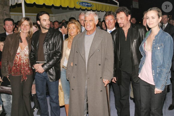 Luana Belmondo, Anthony Delon, Natty et Jean-Paul Belmondo, Johnny Hallyday et son épouse Laeticia lors d'une soirée organisée à L'Etoile à Paris, France, le 15 mars 2005, pour présenter les voitures de l'équipe 'Paul Belmondo Racing' qui participera cette année à la course de voitures de sport des 24 Heures du Mans. Photo par Benoit Pinguet/ABACA.