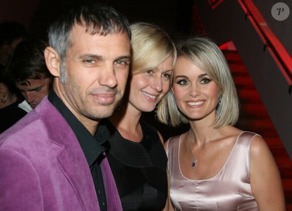 Paul Belmondo, Luana Belmondo et Laeticia Hallyday posent lors de la soirée 'Les femmes formidables' pour 'Femme actuelle' qui s'est tenue à La Cantine du Faubourg à Paris, France, le 25 novembre 2008. Photo par Denis Guignebourg/ABACAPRESS.COM