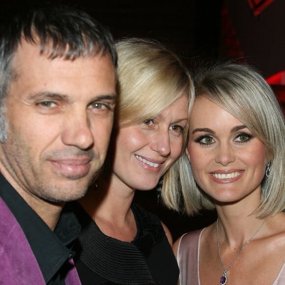 Paul Belmondo, Luana Belmondo et Laeticia Hallyday posent lors de la soirée 'Les femmes formidables' pour 'Femme actuelle' qui s'est tenue à La Cantine du Faubourg à Paris, France, le 25 novembre 2008. Photo par Denis Guignebourg/ABACAPRESS.COM