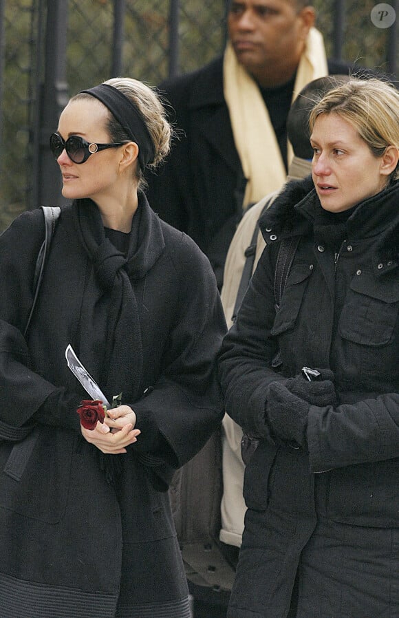 Luana et Laeticia étaient unies dans les bons comme dans les mauvais moments.Luana Belmondo et Laeticia Hallyday aux obsèques de l'Abbé Pierre le 26 janvier 2007