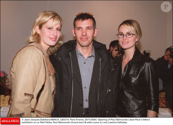 Vernissage de l'exposition de Paul Belmondo (père de Jean-Paul) au Petit Palais. Paul Belmondo (petit-fils) & ; femme Luana (G) et Laeticia Hallyday. Jean-Jacques Datchary/ABACA.  Paris-France, 20/11/2000.