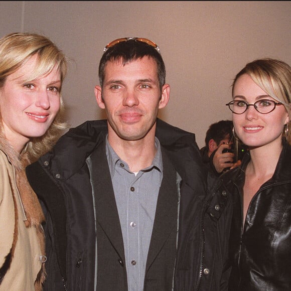 Vernissage de l'exposition de Paul Belmondo (père de Jean-Paul) au Petit Palais. Paul Belmondo (petit-fils) & ; femme Luana (G) et Laeticia Hallyday. Jean-Jacques Datchary/ABACA.  Paris-France, 20/11/2000.