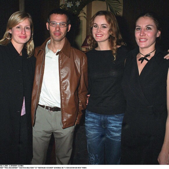 Les deux femmes étaient de toutes les soirées ensemble...Luana Belmondo, Mathilde Seigner, Laeticia Hallyday et Paul Belmondo le 6 novembre 2001 à Paris.