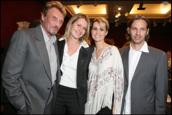 JOHNNY ET LAETICIA HALLYDAY, PAUL ET LUANA BELMONDO - LAETICIA HALLYDAY, MARRAINE DE LA VENTE AUX ENCHERES DES POUPEES "FRIMOUSSE" A L'HOTEL DROUOT A PARIS AU PROFIT DE L' UNICEF 