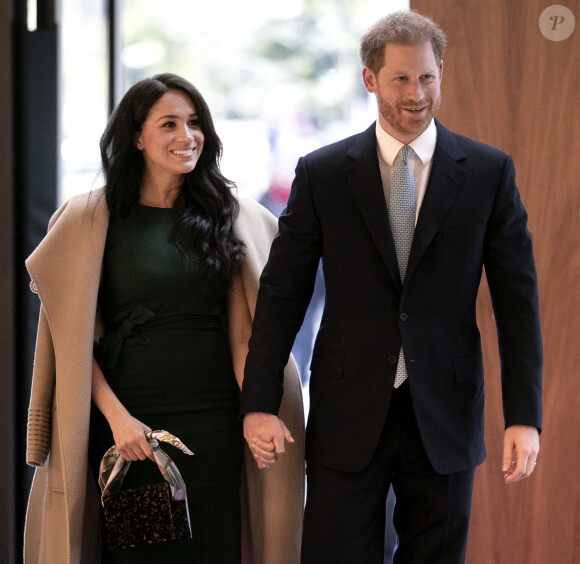 Etant fan de cuisine, Meghan Markle devrait également préparer elle-même des mets d'exeption pour combler avec panache son cercle intime ! 
Le prince Harry, duc de Sussex, et Meghan Markle, duchesse de Sussex, arrivent à la cérémonie des WellChild Awards à Londres le 15 octobre 2019. 