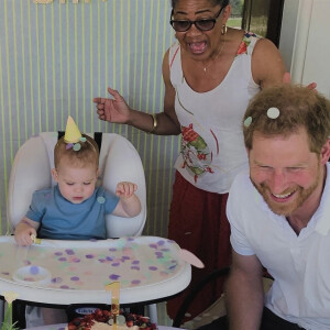 Le prince Harry, duc de Sussex et Meghan Markle, duchesse de Sussex, avec leurs enfants Archie et Lilibet. 