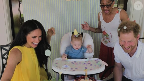 Le prince Harry, duc de Sussex et Meghan Markle, duchesse de Sussex, avec leurs enfants Archie et Lilibet. 