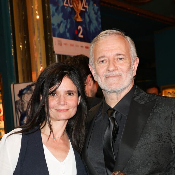 Salomé Lelouch et Francis Huster (Molière d'honneur) - 35ème cérémonie des Molières aux Folies Bergère à Paris le 6 mai 2024. © Coadic Guirec / Bestimage