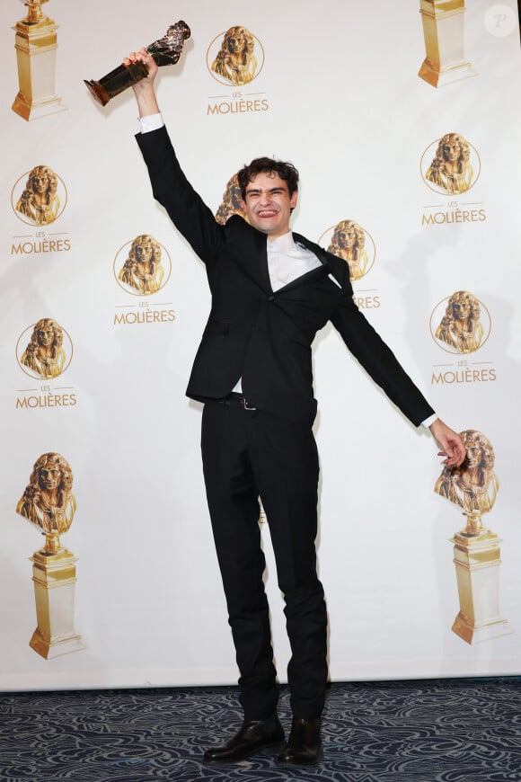 Ethan Oliel (Molière de la Révélation masculine) - 35ème cérémonie des Molières aux Folies Bergère à Paris le 6 mai 2024. © Coadic Guirec / Bestimage