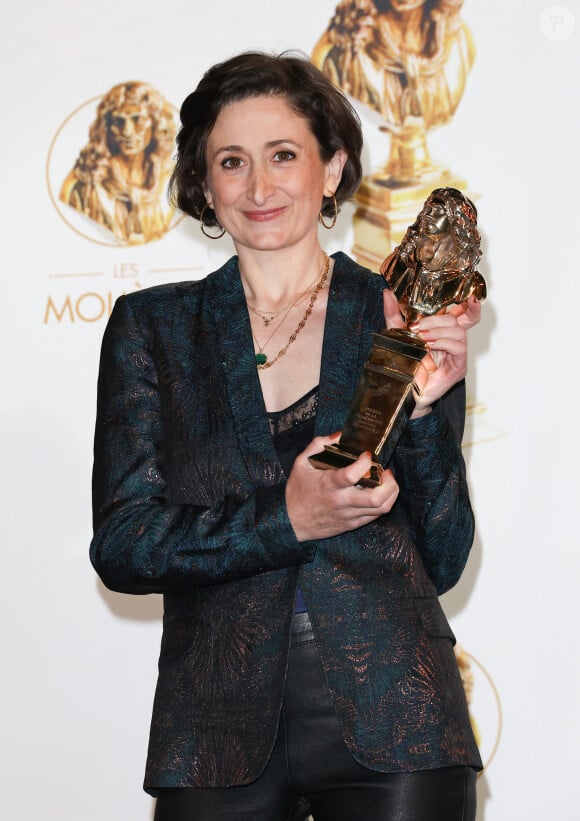 Jeanne Arenes (Molière de la Comédienne dans un second rôle) - 35ème cérémonie des Molières aux Folies Bergère à Paris le 6 mai 2024. © Coadic Guirec / Bestimage