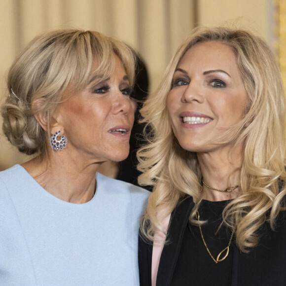 Brigitte Macron et Laurence Auzière sont apparues très complices lors de cette soirée
 
Brigitte Macron et sa fille, Laurence Auzière durant le dîner officiel organisé pour la venue du président chinois, Xi Jinping en France, au palais de l'Élysée, à Paris, le 6 mai 2024. © Eliot Blondet / Pool / Bestimage