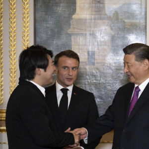 Une soirée pour fêter les 60 ans des relations diplomatiques bilatérales entre la France et la Chine pour la venue du président, Xi Jinping
 
Lang Lang et le président Xi Jinping avec Emmanuel Macron durant le dîner officiel organisé pour la venue du président chinois, Xi Jinping en France, au palais de l'Élysée, à Paris, le 6 mai 2024. © Eliot Blondet / Pool / Bestimage