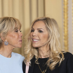 Brigitte Macron et sa fille, Laurence Auzière durant le dîner officiel organisé pour la venue du président chinois, Xi Jinping en France, au palais de l'Élysée, à Paris, le 6 mai 2024. © Eliot Blondet / Pool / Bestimage