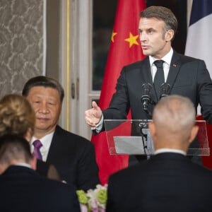 Emmanuel et Brigitte Macron ont organisé une réception lundi 6 mai à l'Élysée

Emmanuel Macron parle durant le dîner officiel organisé pour la venue du président chinois, Xi Jinping en France, au palais de l'Élysée, à Paris, le 6 mai 2024. © Eliot Blondet / Pool / Bestimage