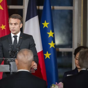 Emmanuel Macron parle durant le dîner officiel organisé pour la venue du président chinois, Xi Jinping en France, au palais de l'Élysée, à Paris, le 6 mai 2024. © Eliot Blondet / Pool / Bestimage