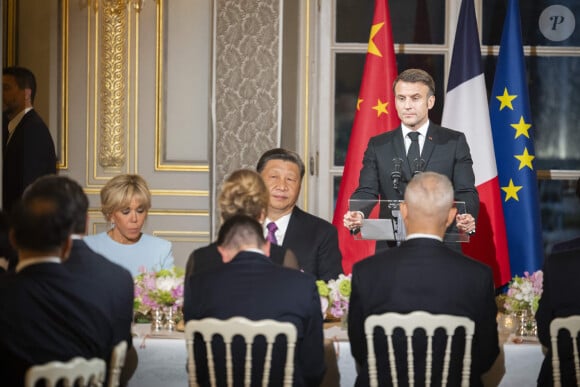 Emmanuel Macron parle durant le dîner officiel organisé pour la venue du président chinois, Xi Jinping en France, au palais de l'Élysée, à Paris, le 6 mai 2024. © Eliot Blondet / Pool / Bestimage