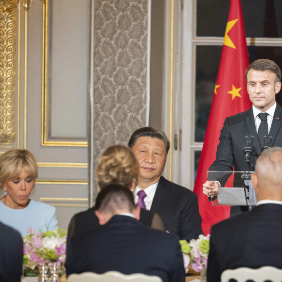 Emmanuel Macron parle durant le dîner officiel organisé pour la venue du président chinois, Xi Jinping en France, au palais de l'Élysée, à Paris, le 6 mai 2024. © Eliot Blondet / Pool / Bestimage