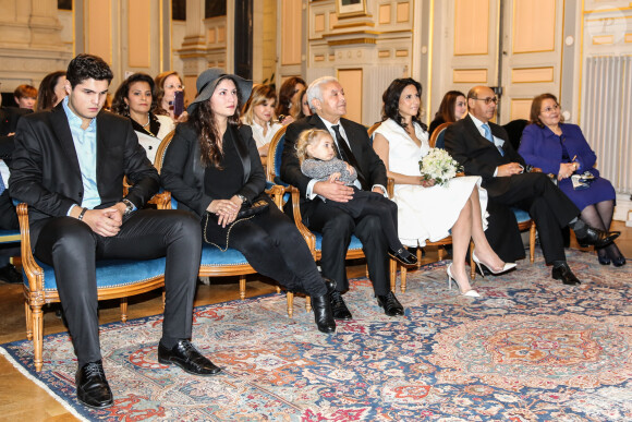 Exclusif - No web No Blog - - Mariage de François Bennaceur et Cyrine à la mairie du 16ème arrondissement à Paris, en présence de leurs familles et amis. Le 29 janvier 2016