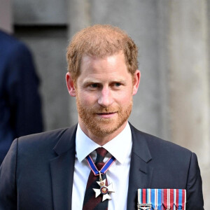 Pour rappel, le porte-parole du prince Harry avait affirmé mardi que le roi était trop occupé pour voir son fils cadet lors de sa visite au Royaume-Uni.
Le prince Harry, duc de Sussex arrive à la célébration du 10ème anniversaire des Invictus Games, en la cathédrale Saint-Paul à Londres, le 8 mai 2024. Venu sans sa femme et ses enfants, il ne rencontrera pas son père qui lutte actuellement contre un cancer. © Zahu/Backgrid UK/Bestimage 
