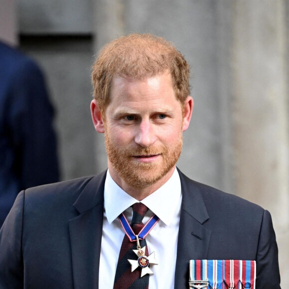 Pour rappel, le porte-parole du prince Harry avait affirmé mardi que le roi était trop occupé pour voir son fils cadet lors de sa visite au Royaume-Uni.
Le prince Harry, duc de Sussex arrive à la célébration du 10ème anniversaire des Invictus Games, en la cathédrale Saint-Paul à Londres, le 8 mai 2024. Venu sans sa femme et ses enfants, il ne rencontrera pas son père qui lutte actuellement contre un cancer. © Zahu/Backgrid UK/Bestimage 
