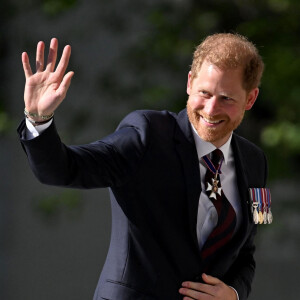 Le prince Harry, duc de Sussex arrive à la célébration du 10ème anniversaire des Invictus Games, en la cathédrale Saint-Paul à Londres, le 8 mai 2024. Venu sans sa femme et ses enfants, il ne rencontrera pas son père qui lutte actuellement contre un cancer. © Zahu/Backgrid UK/Bestimage 